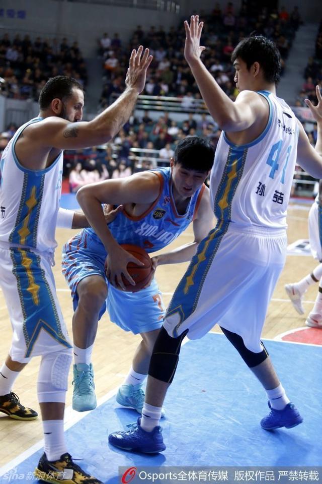 关于日本篮球联赛：东京巨人队保持不败纪录的信息