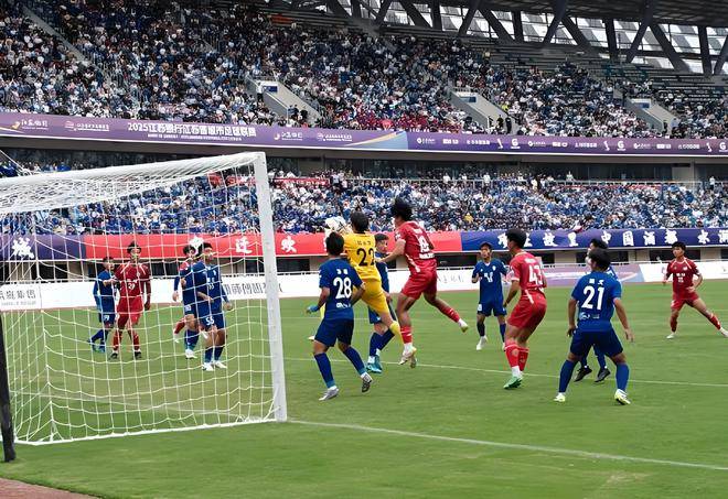 足球比赛热度持续,球迷呼声高涨 足球比赛热度持续,球迷呼声高涨