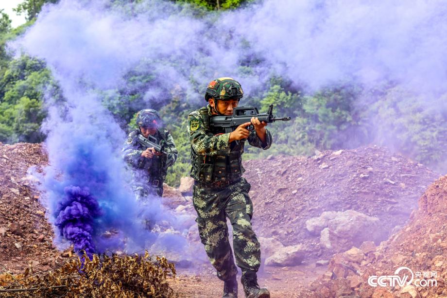 战场硝烟，女队紧张比赛中实力逐鹿