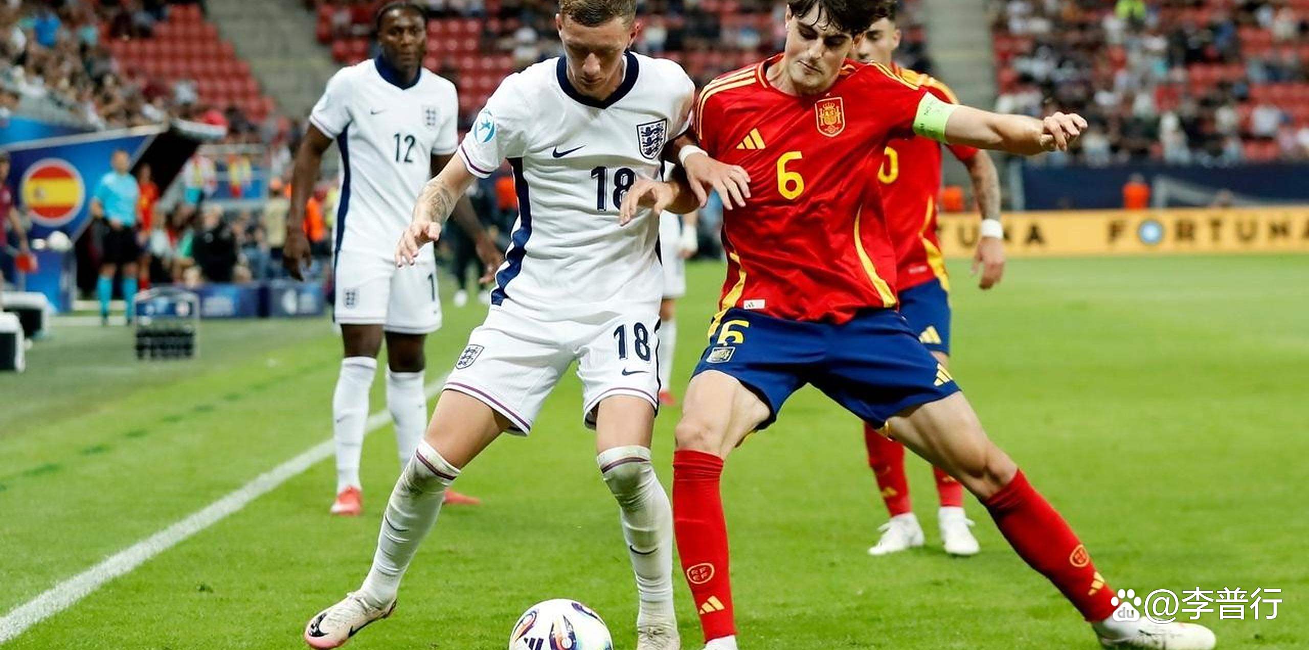 英格兰队士气高涨,轻松战胜对手 英格兰队士气高涨,轻松战胜对手