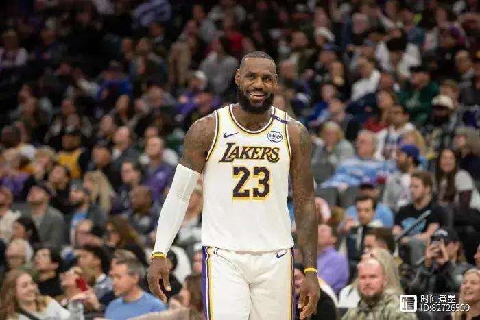 热火队双星发威，领先湖人取得胜利