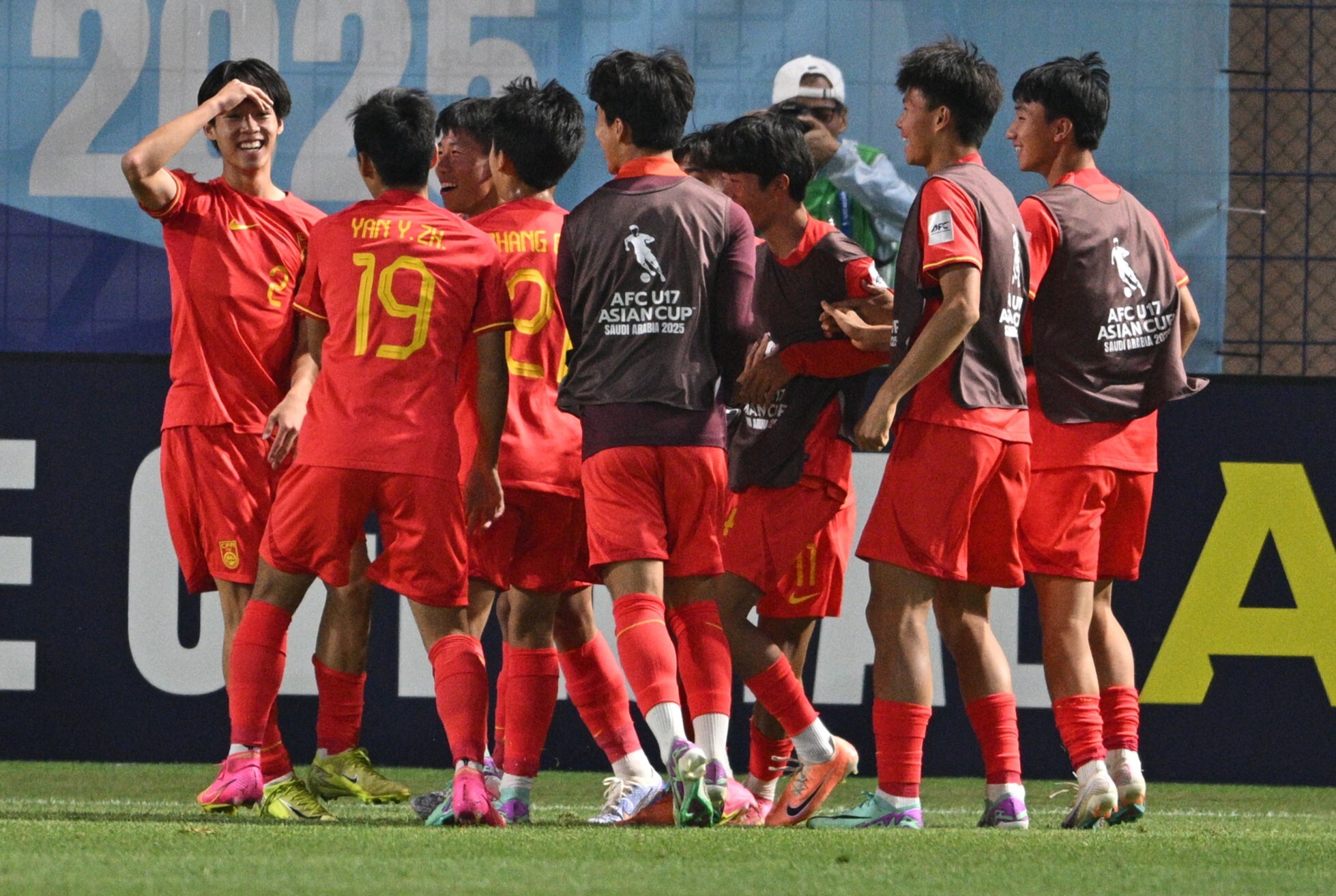 黑白直播体育-亚洲杯小组赛韩国击败新加坡晋级下一轮