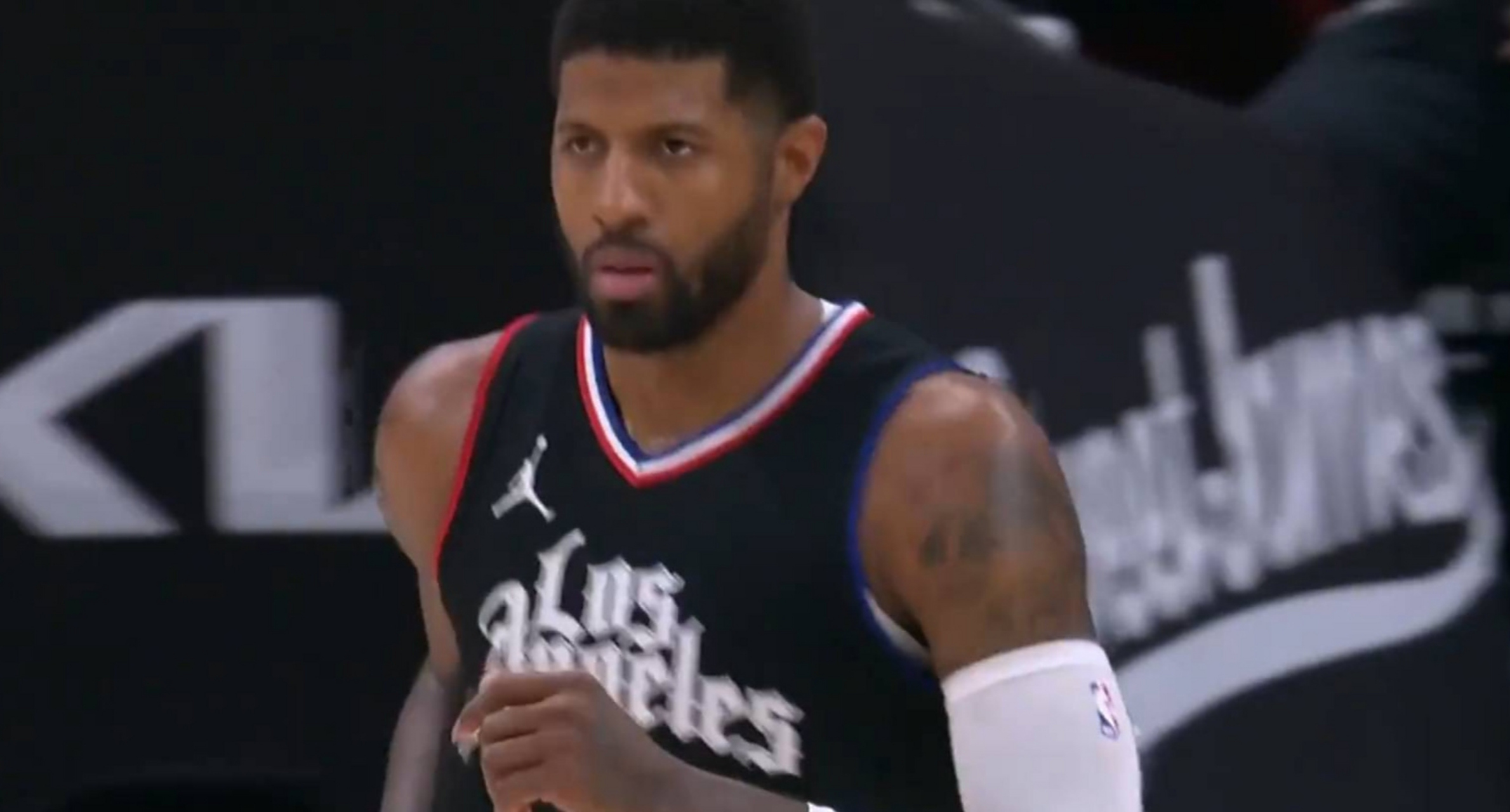 快船再胜凯尔特人，结束两连败