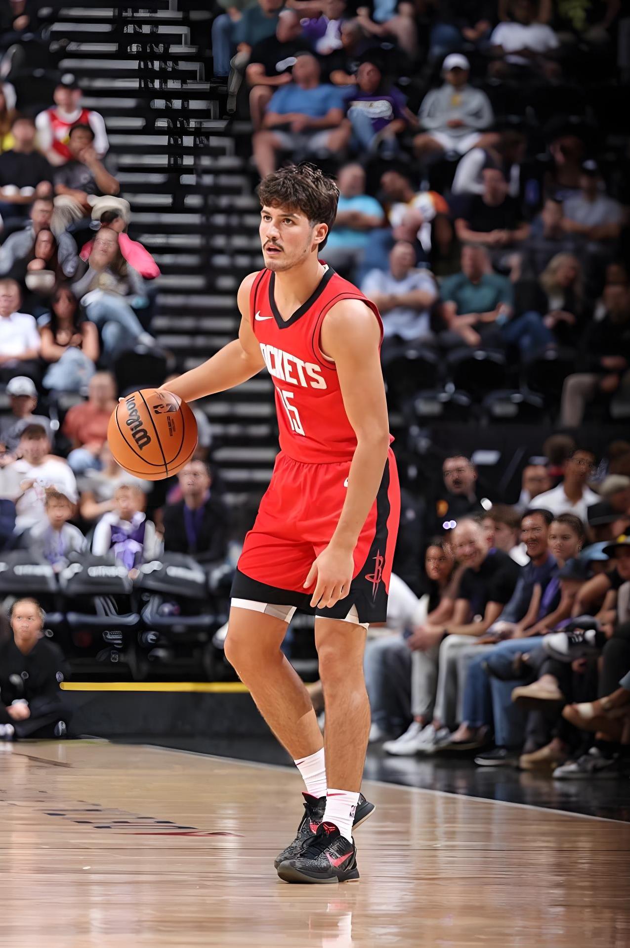 黑白直播在线观看nba-爵士主场大胜火箭，迎来四连胜