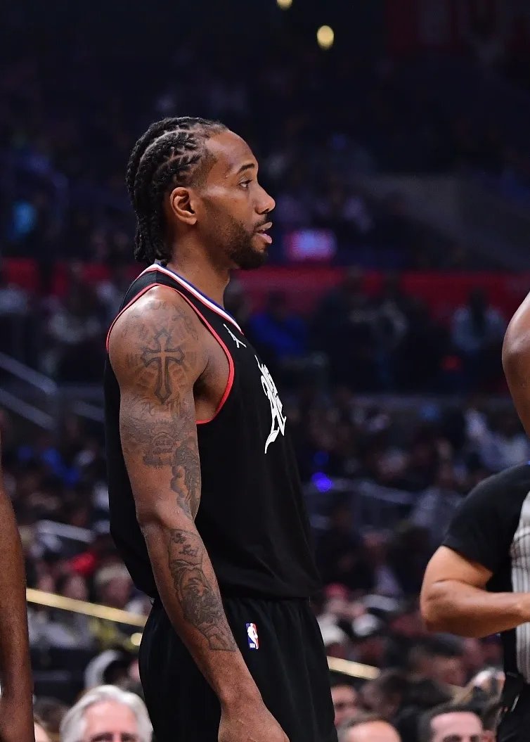 黑白直播nba-快船客场惜败掘金，莱昂纳德表现出色