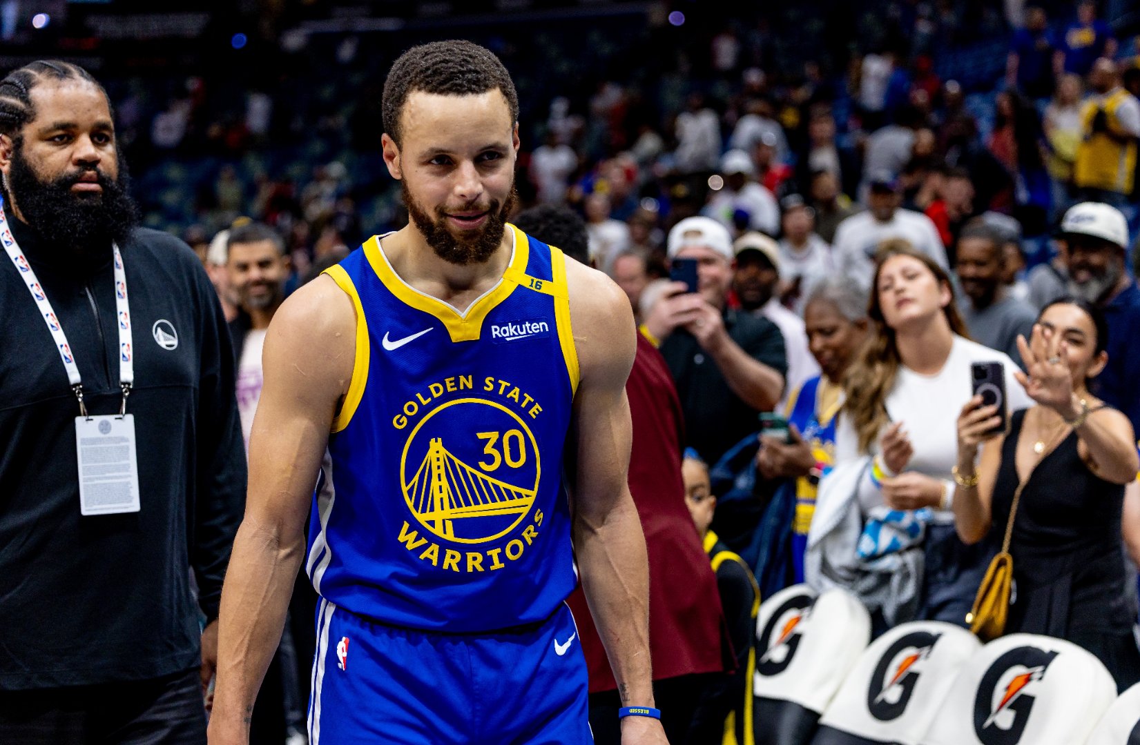 黑白直播在线观看nba-关于勇士主场击败国王，库里表现抢眼的信息