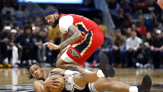 鹈鹕逆转马刺,英格拉姆得分效率高! 鹈鹕逆转马刺,英格拉姆得分效率高!