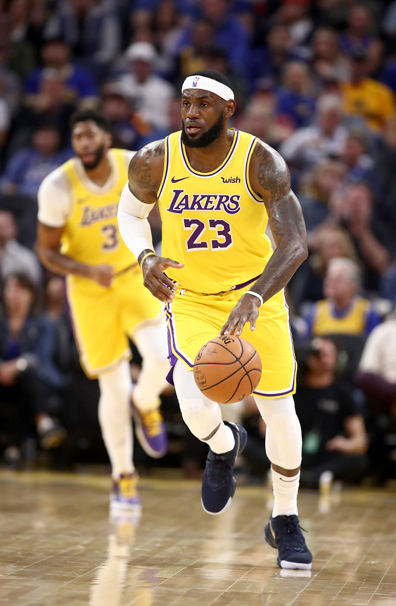 黑白直播在线观看nba-詹姆斯带领湖人逆转胜步行者