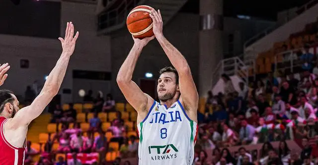 黑白直播nba-勇士逆转巴西男篮，加里纳利关键制胜的简单介绍