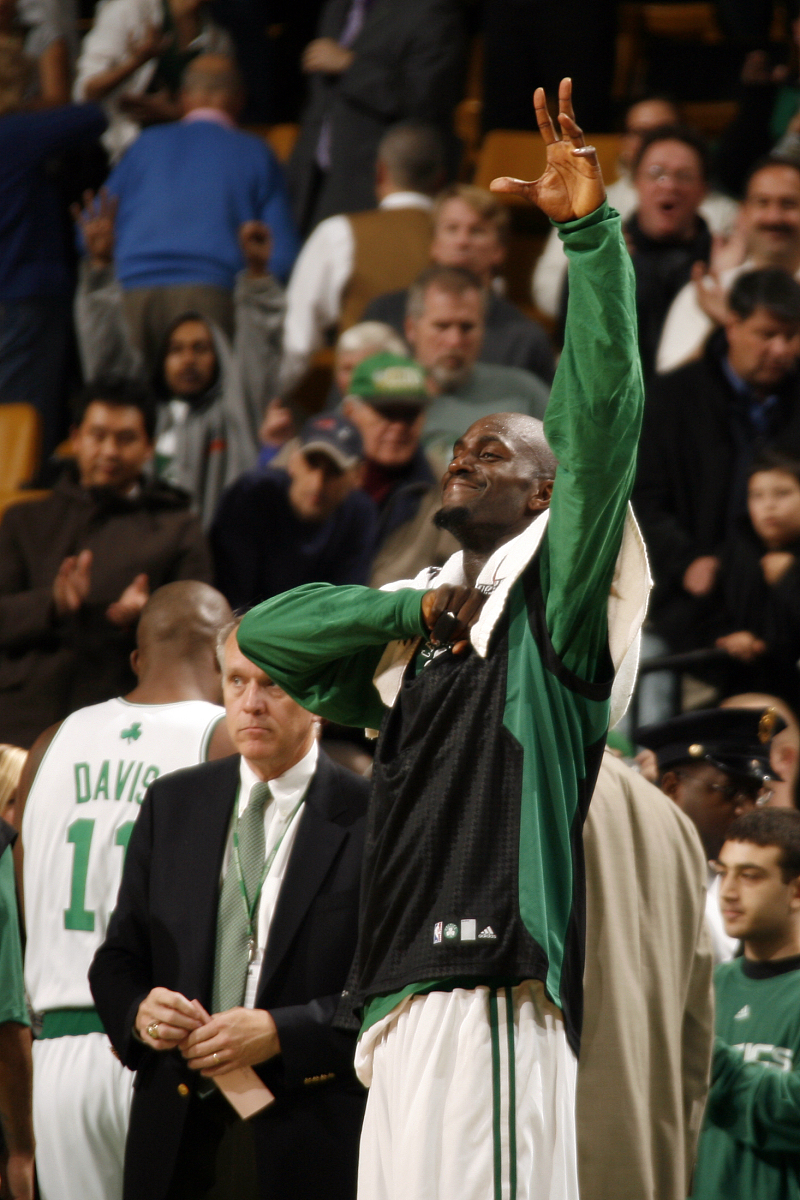 黑白直播在线观看-凯尔特人碾压独行侠，易建联惊艳四座