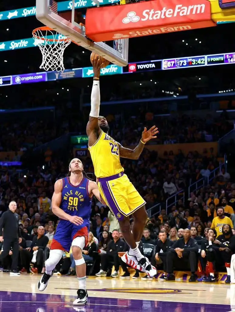 黑白直播网-湖人逆转步行者，霍勒迪带队取胜