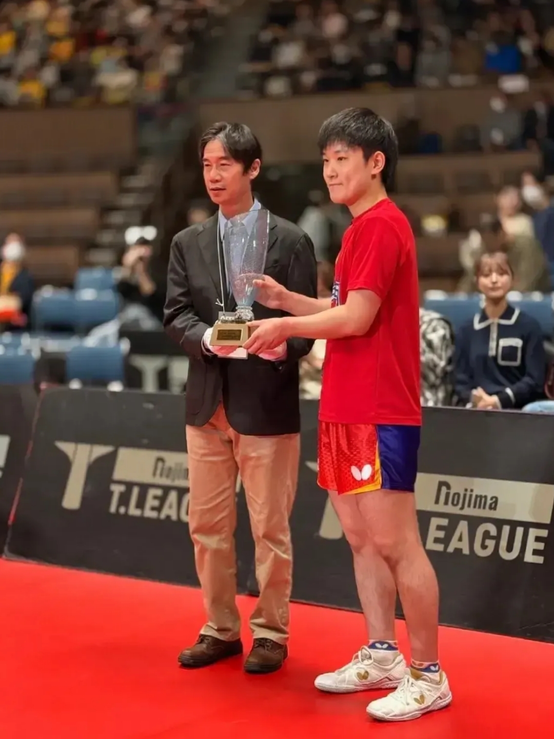 日本队力克英格兰队,张本智和刷新纪录 日本队力克英格兰队,张本智和刷新纪录