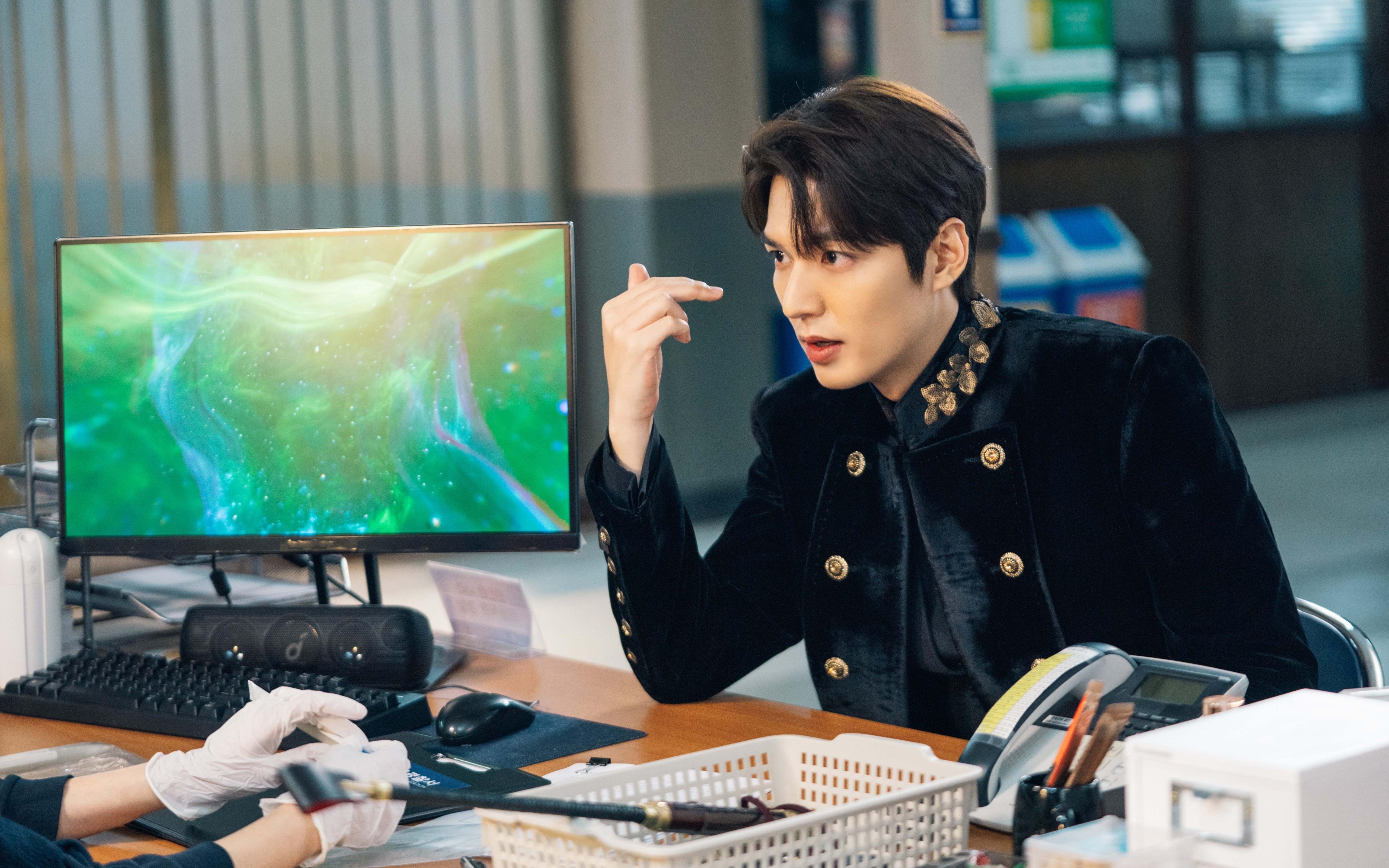 黑白直播网-收割与接管，篮球场上的暴君逻辑