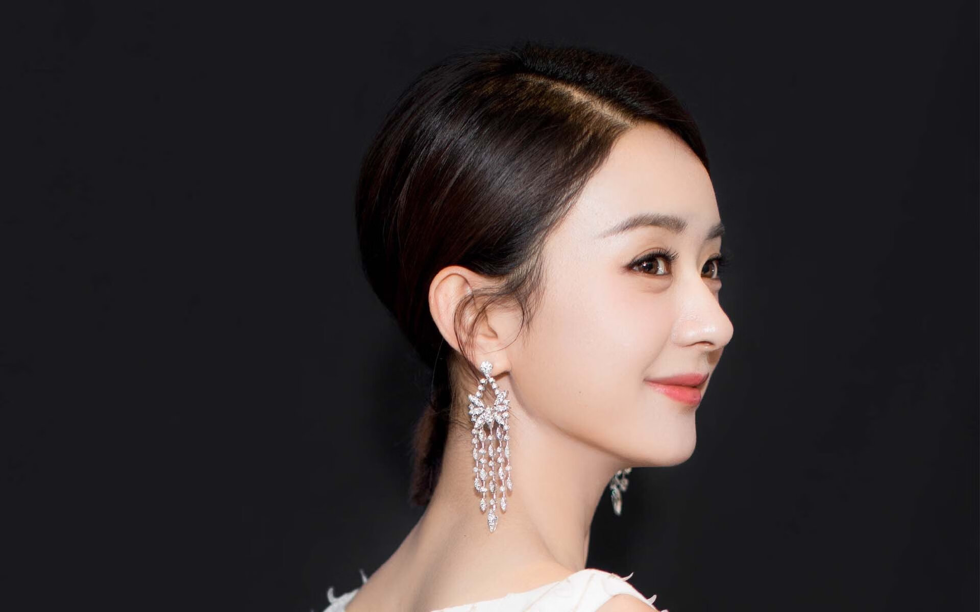 哈登防守端锁死对手，新疆队争冠战惊险胜灰熊