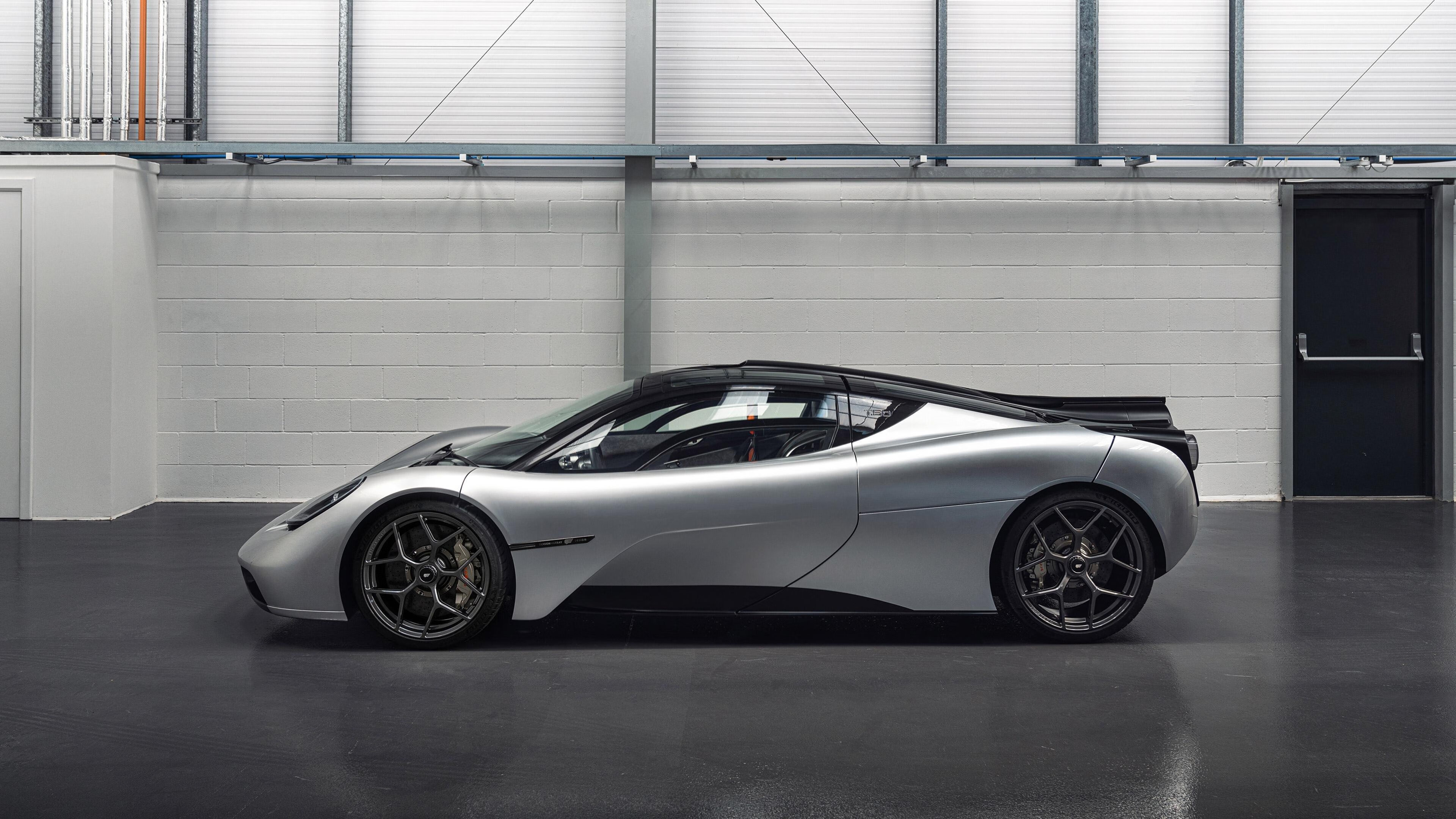 黑白直播在线观看-一剑封喉！爱德华兹绝杀定乾坤，新疆万箭齐发射落黄蜂