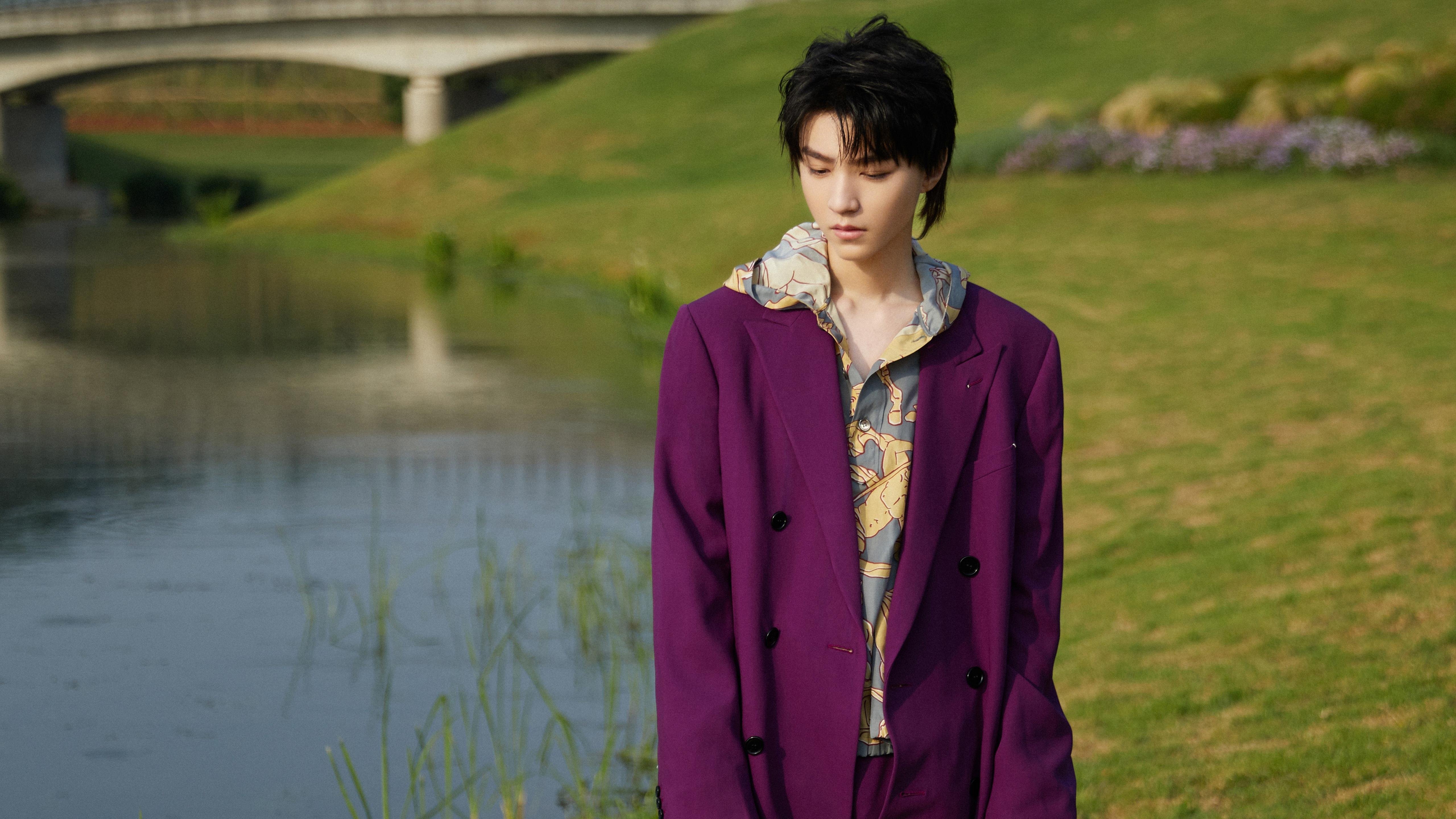 黑鹰与玫瑰，当团队利爪撕开迷雾，孤胆玫瑰于绝境绽放